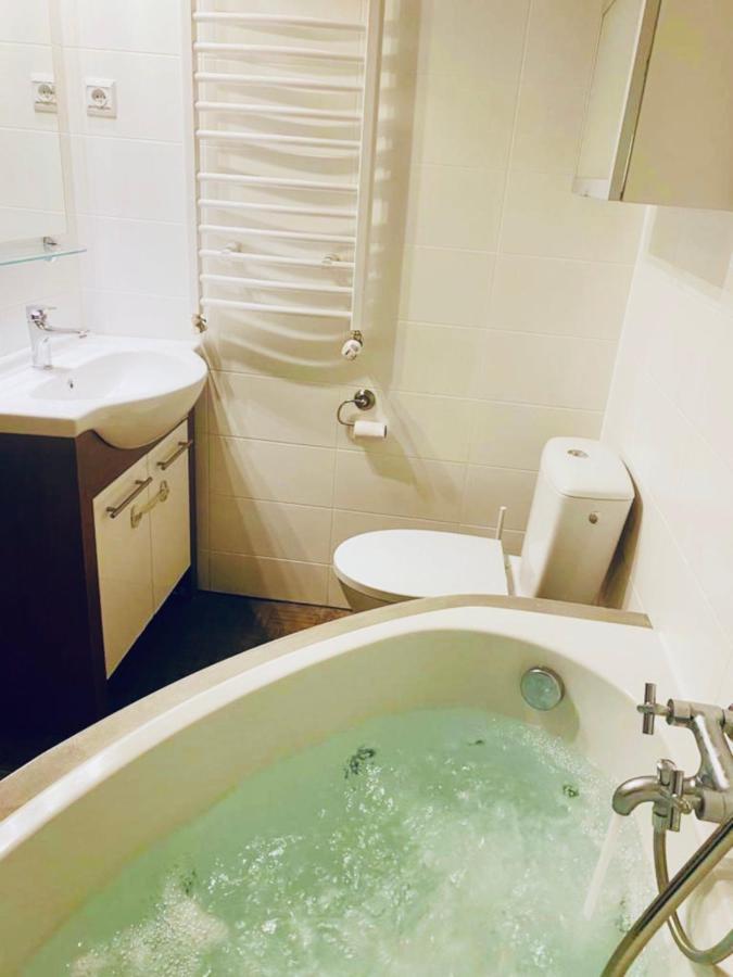 Piekarnia Apartamenty Manufaktura, Parking, Dostep Na Kod, Klima, 1-3 Pokoje, Prywatna Kamienica Лодзь Екстер'єр фото
